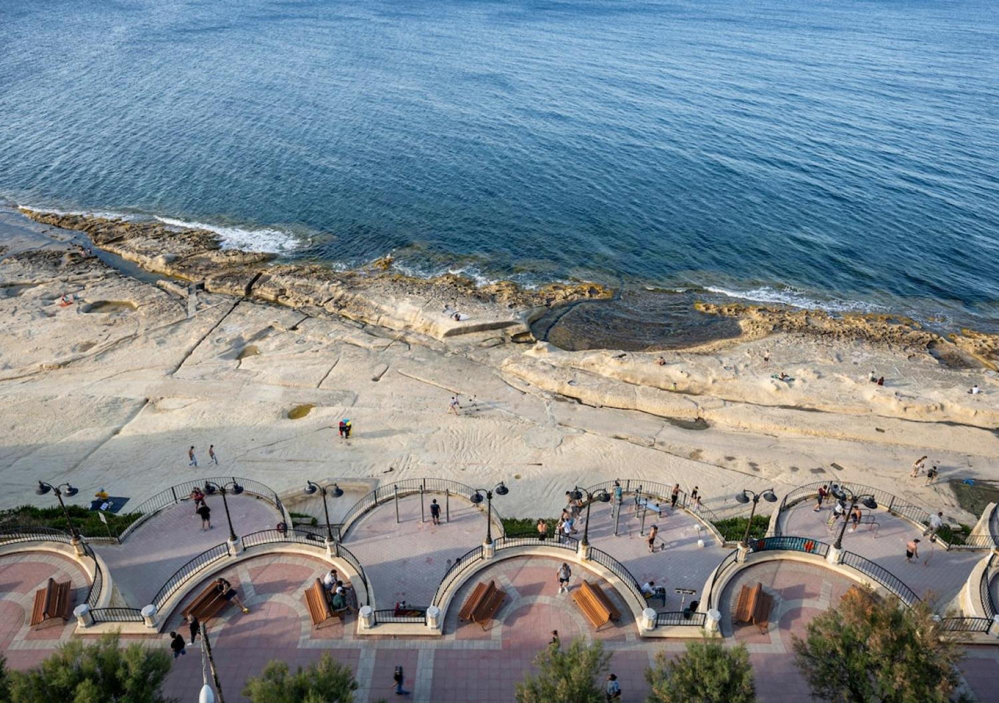 Sea View Luxury Haven Living & 3Bedrooms Seafront Сліма Екстер'єр фото